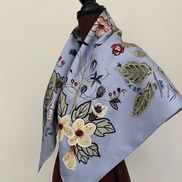 New Gucci Scarf Flora Print Kris Knight Blue Silk Wrap with Gucci Gift Box - Picture 6 of 13